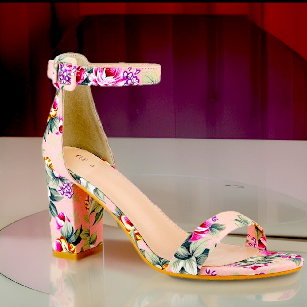 Elegant Perphy Red Floral Printed Open Toe Ankle Strap Chunky Heels Sandals NWT